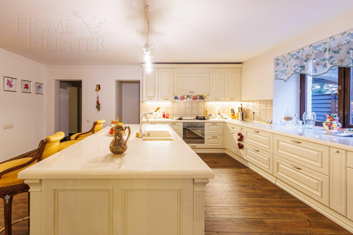 2-этажный коттедж 1 000 м² с отделкой