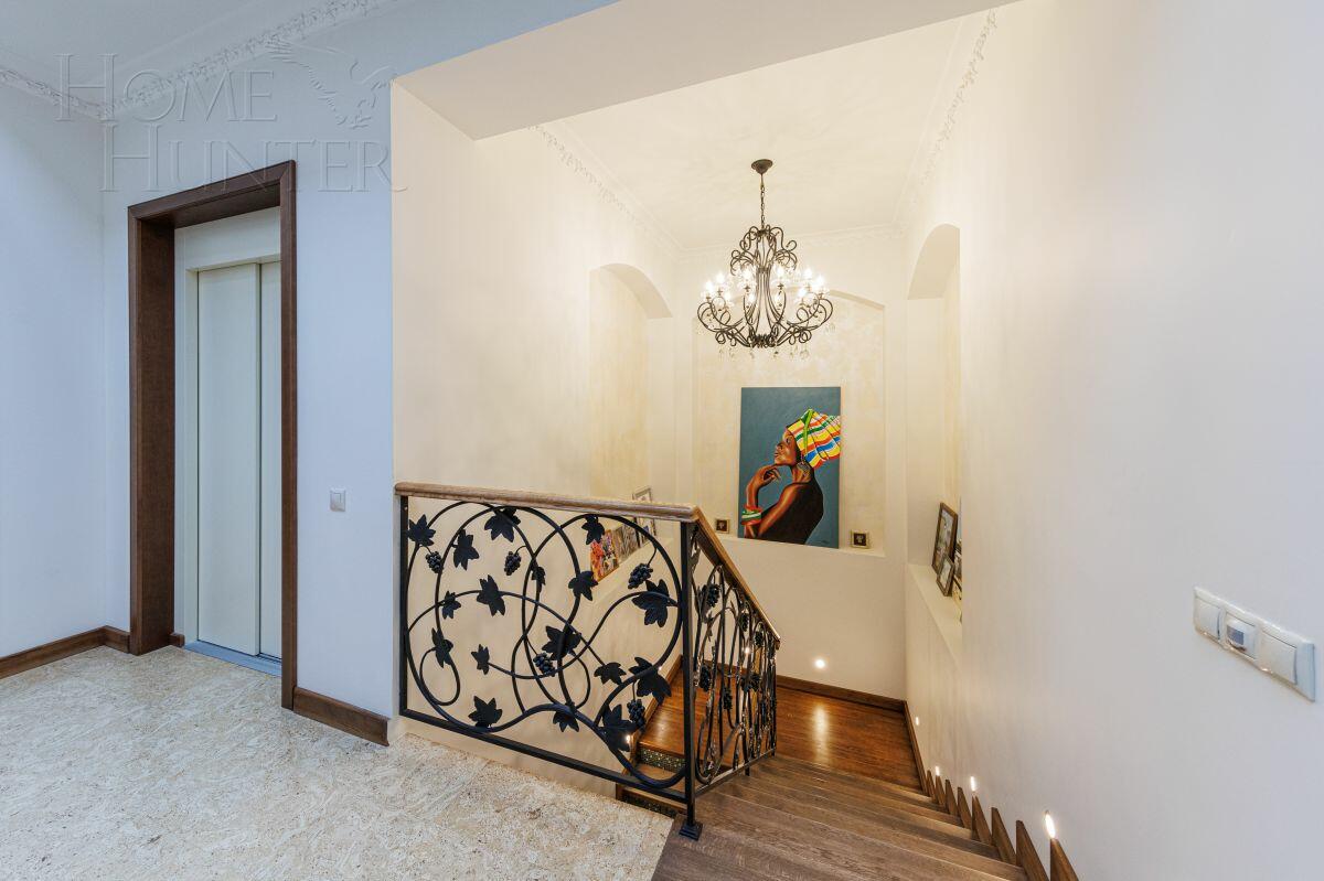 2-этажный коттедж 1 000 м² с отделкой