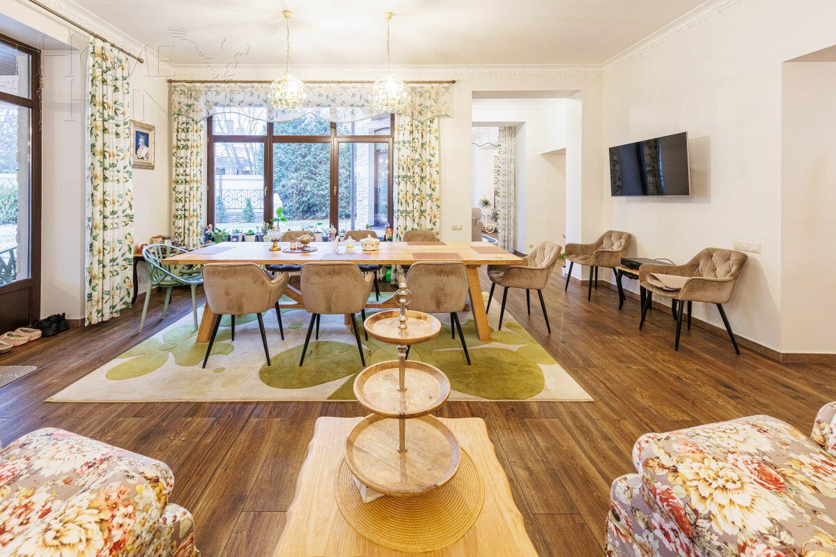 2-этажный коттедж 1 000 м² с отделкой