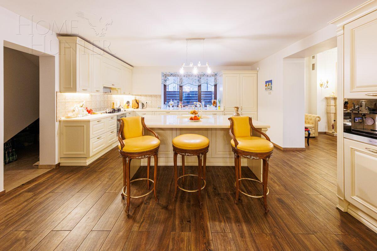 2-этажный коттедж 1 000 м² с отделкой