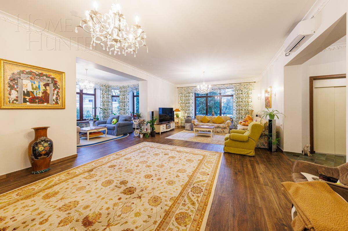 2-этажный коттедж 1 000 м² с отделкой