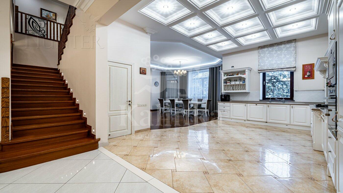 2-этажный коттедж 483.4 м² с отделкой