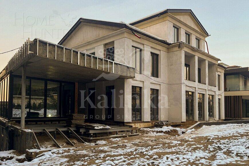 3-этажный коттедж 1 200 м² без отделки