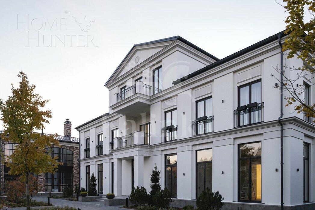 3-этажный коттедж 1 200 м² без отделки