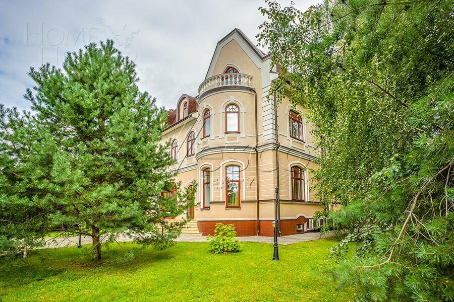 3-этажный коттедж 832 м² с отделкой