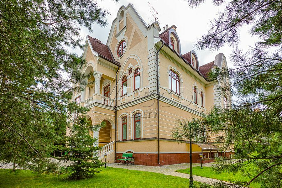 3-этажный коттедж 832 м² с отделкой