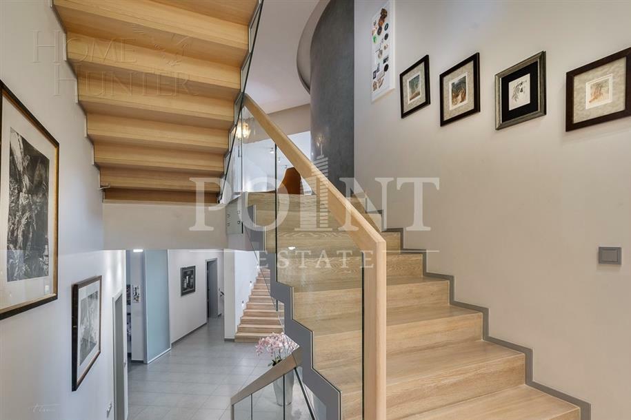 2-этажный коттедж 1 622 м² с отделкой