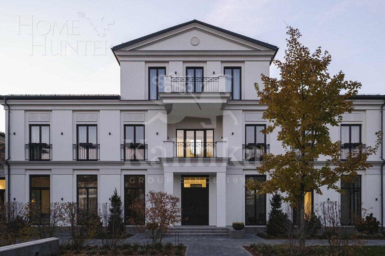 3-этажный коттедж 1 200 м² без отделки