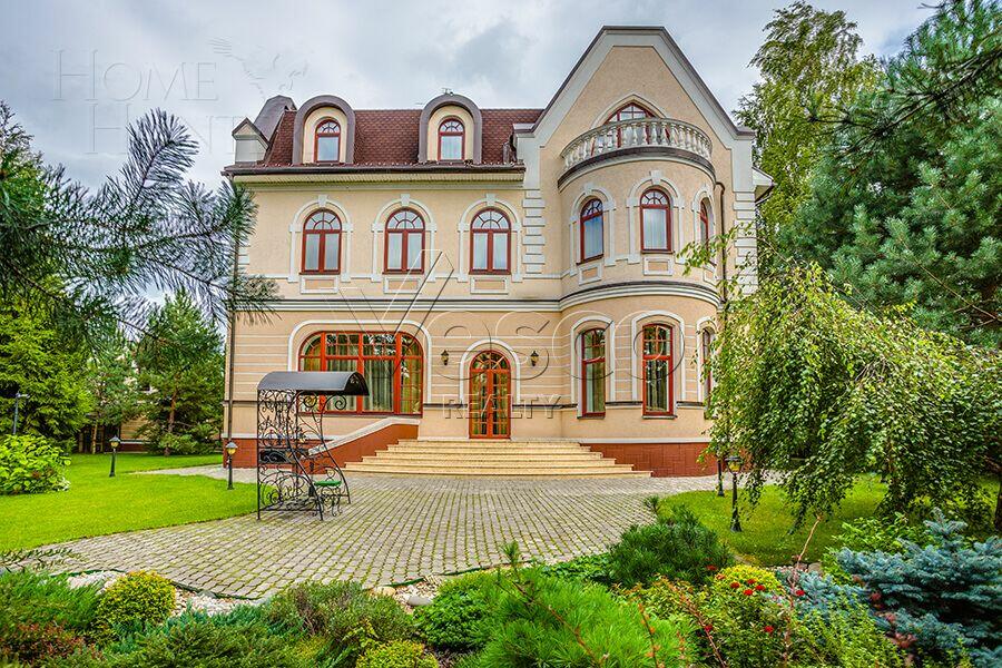 3-этажный коттедж 832 м² с отделкой