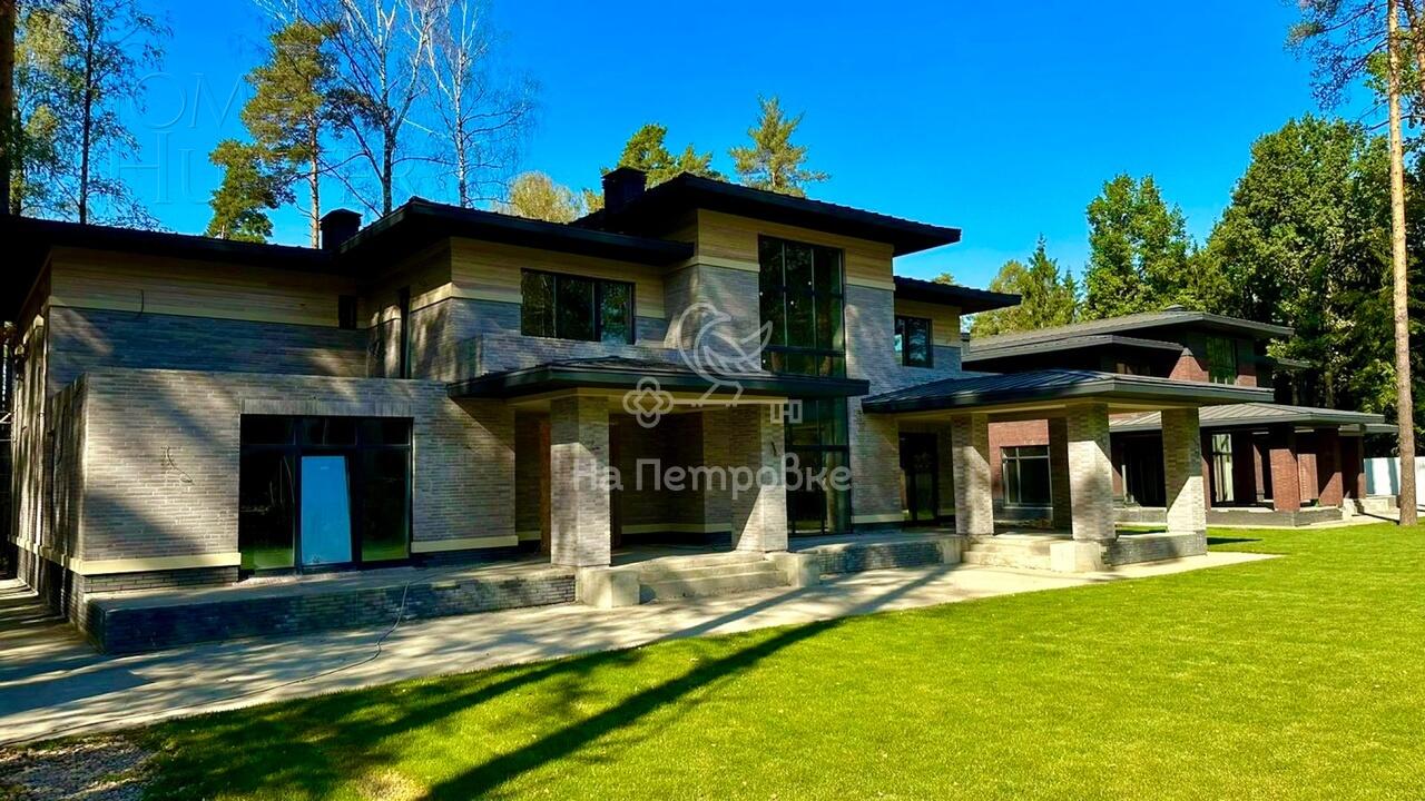 2-этажный коттедж 670 м² без отделки