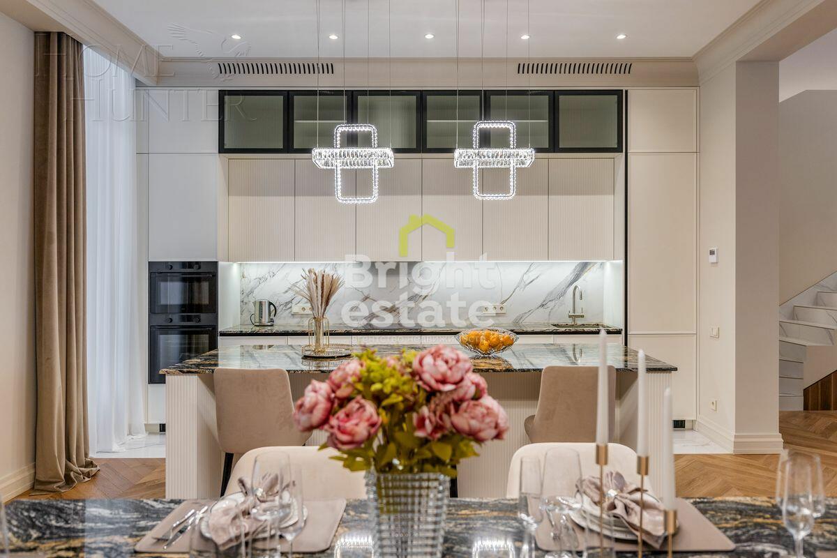 3-этажный таунхаус 287 м² с отделкой