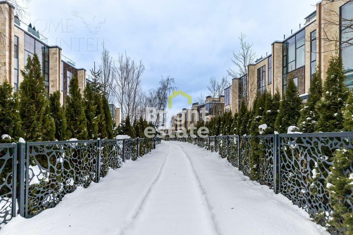 3-этажный таунхаус 287 м² с отделкой