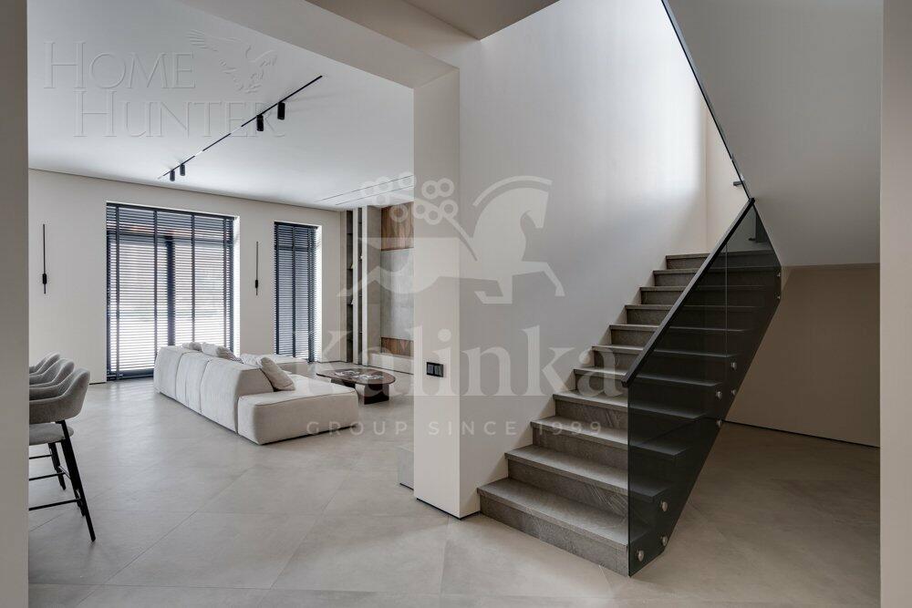 2-этажный коттедж 300 м² с отделкой