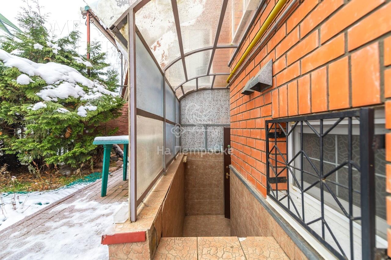 3-этажный таунхаус 180 м² с отделкой