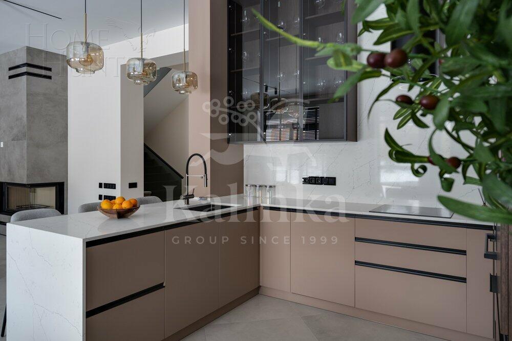 2-этажный коттедж 300 м² с отделкой