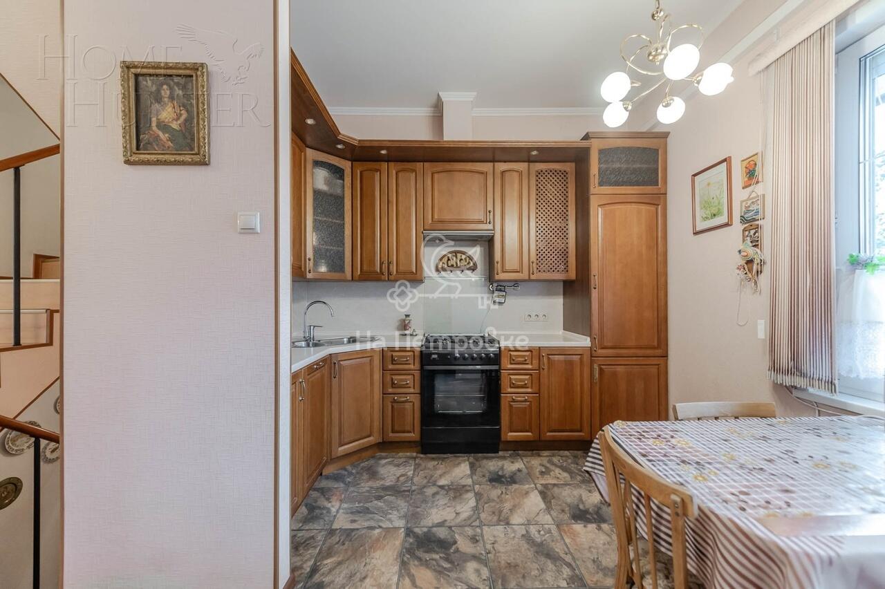 3-этажный таунхаус 180 м² с отделкой