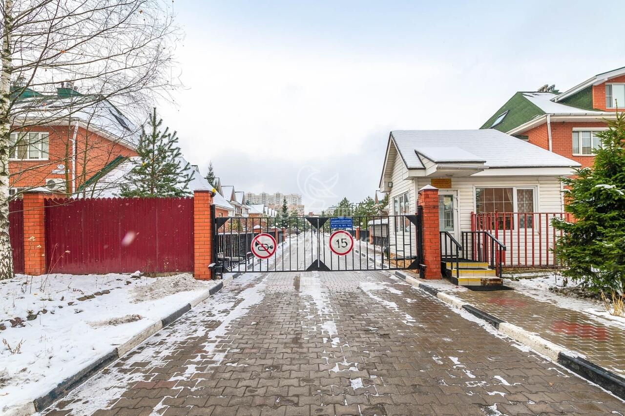 3-этажный таунхаус 180 м² с отделкой