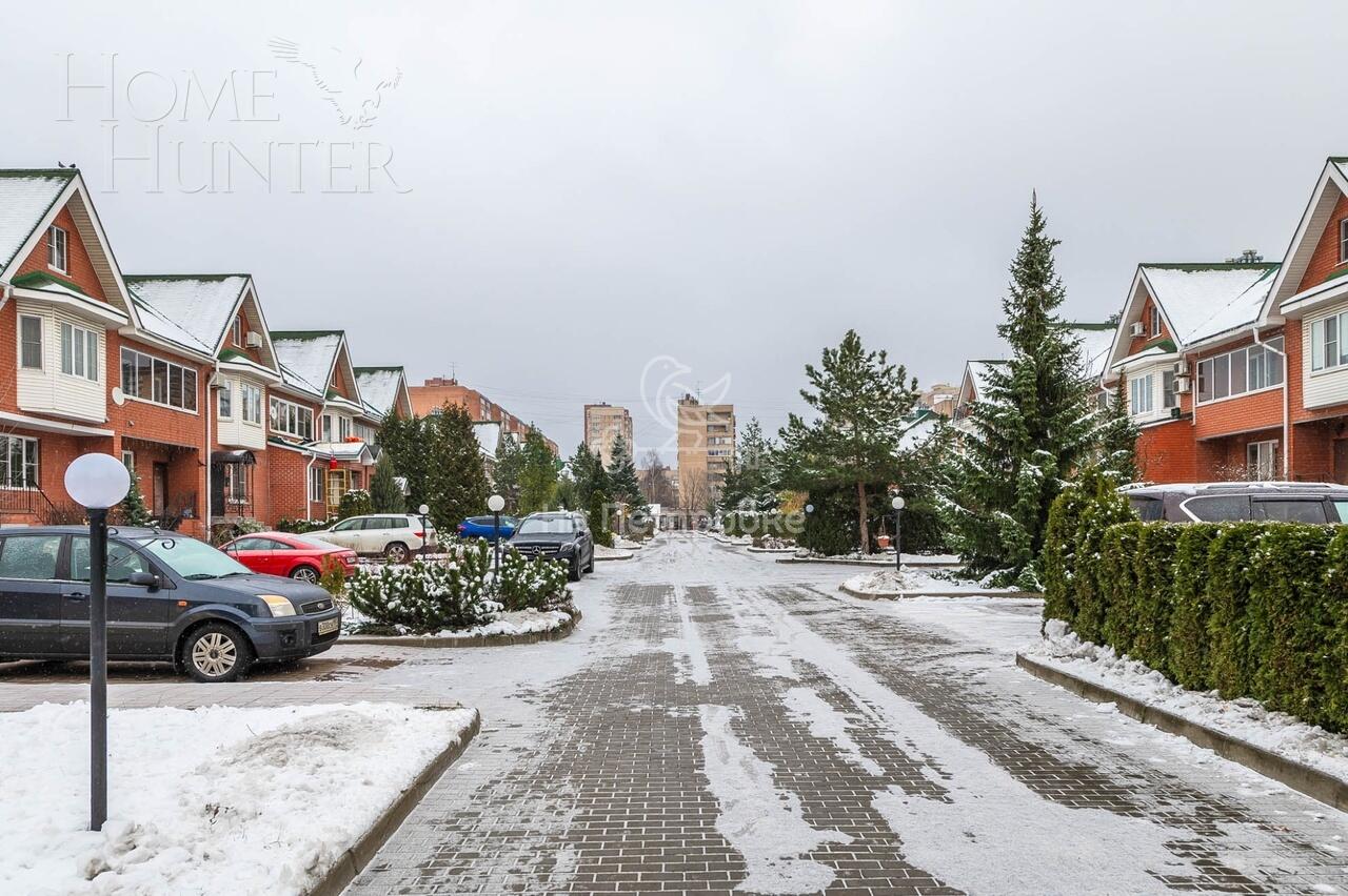 3-этажный таунхаус 180 м² с отделкой