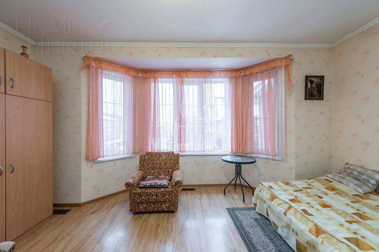 3-этажный таунхаус 180 м² с отделкой