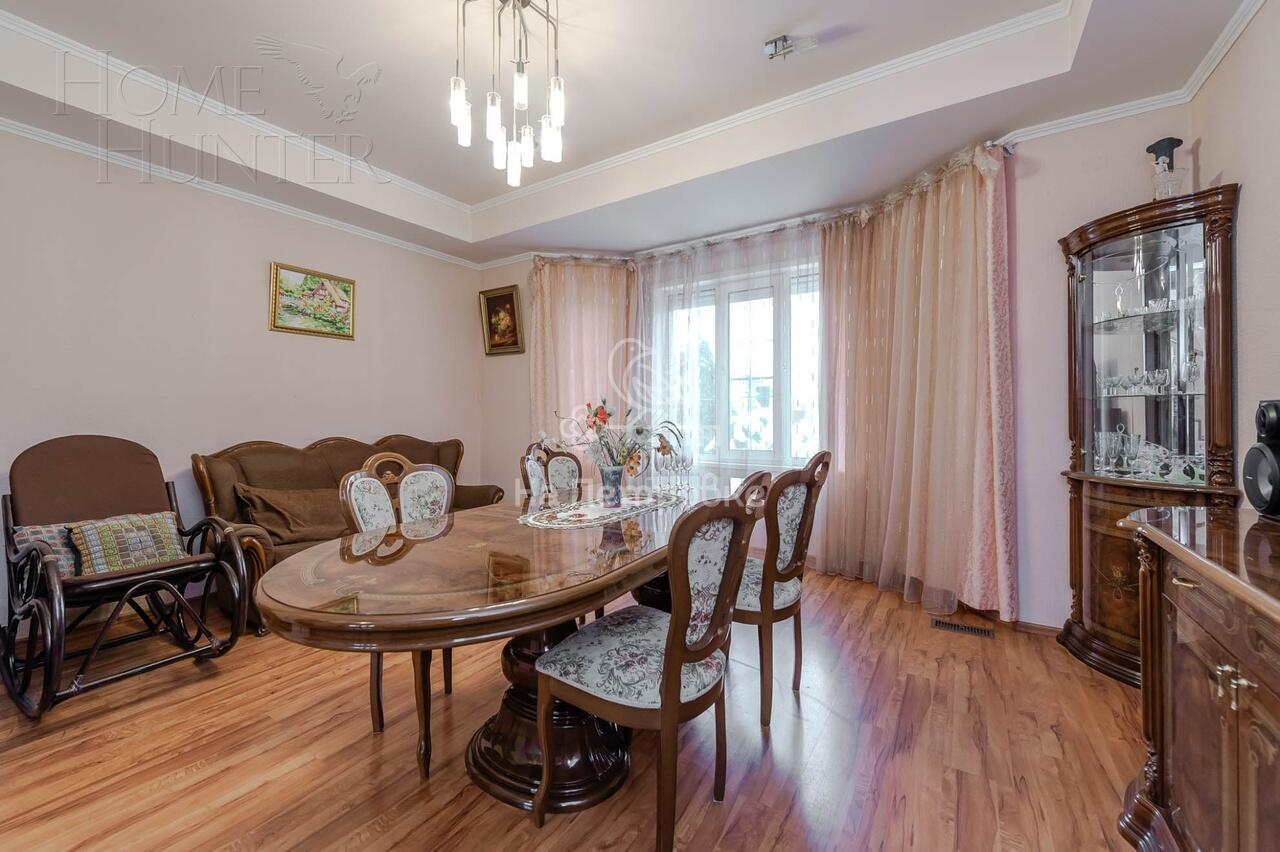 3-этажный таунхаус 180 м² с отделкой