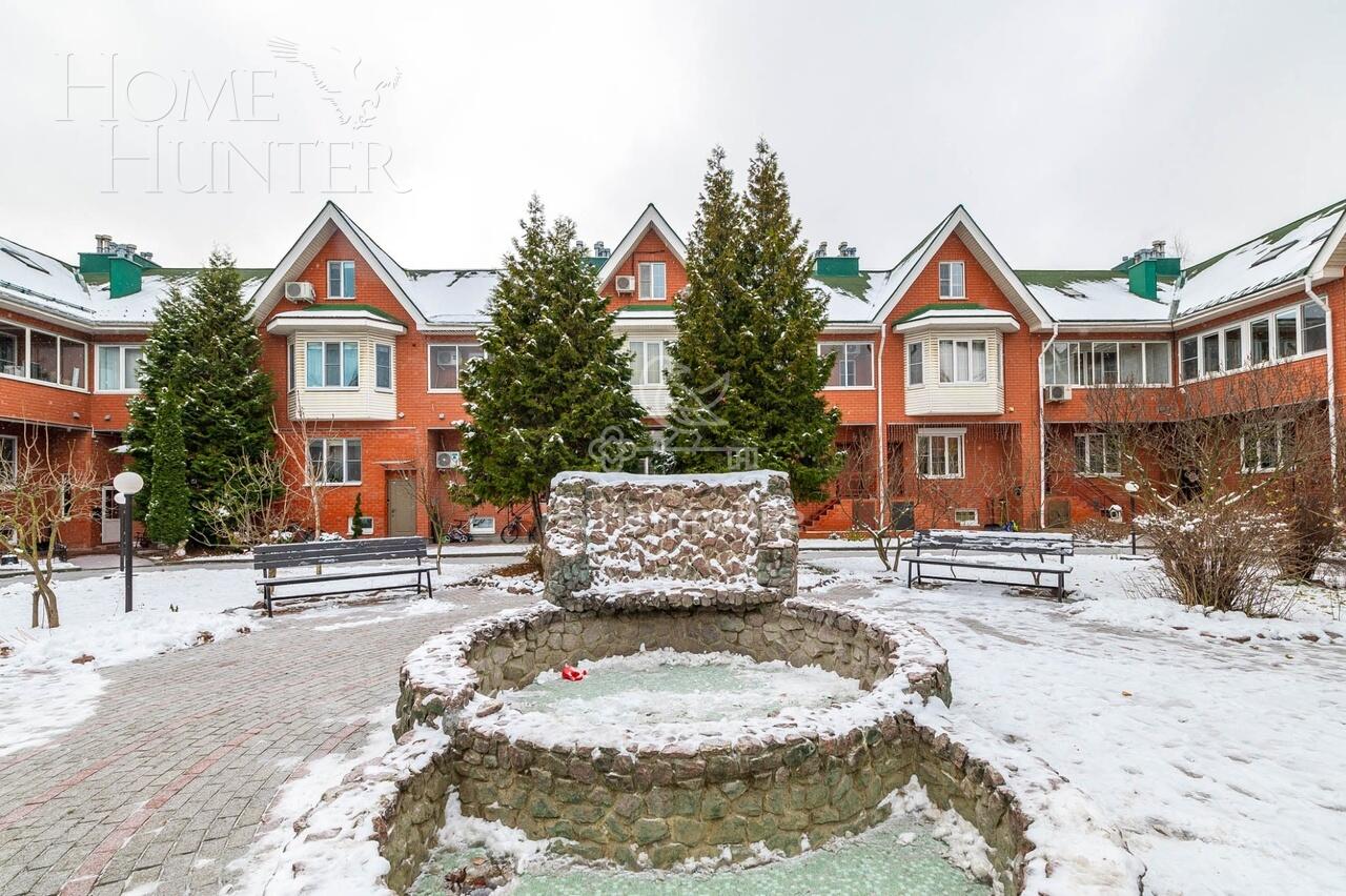 3-этажный таунхаус 180 м² с отделкой