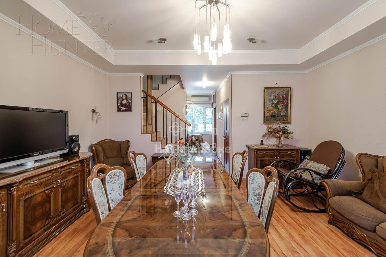 3-этажный таунхаус 180 м² с отделкой