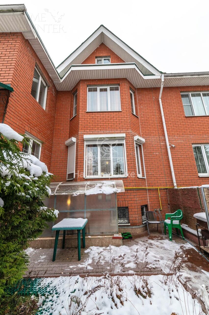 3-этажный таунхаус 180 м² с отделкой