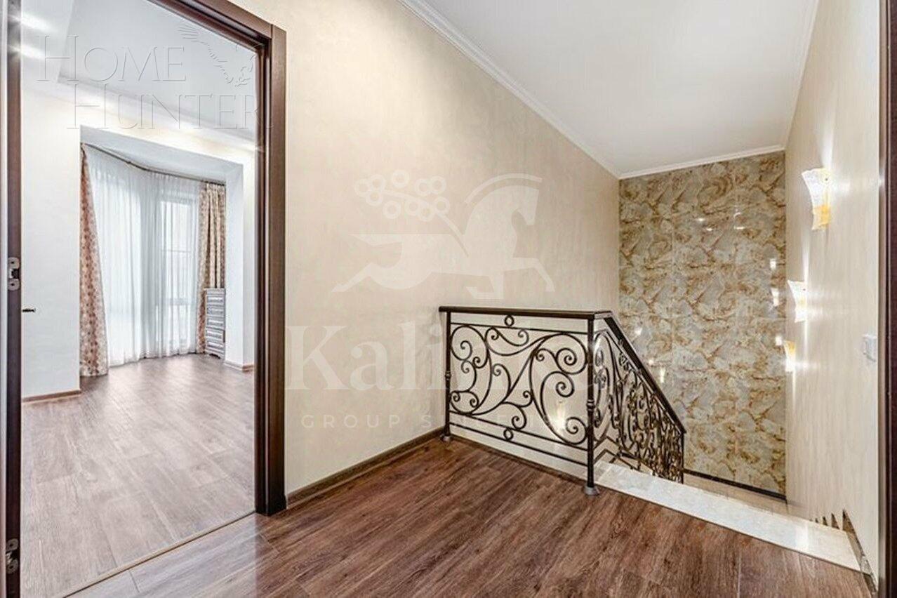 2-этажный таунхаус 250 м² с отделкой