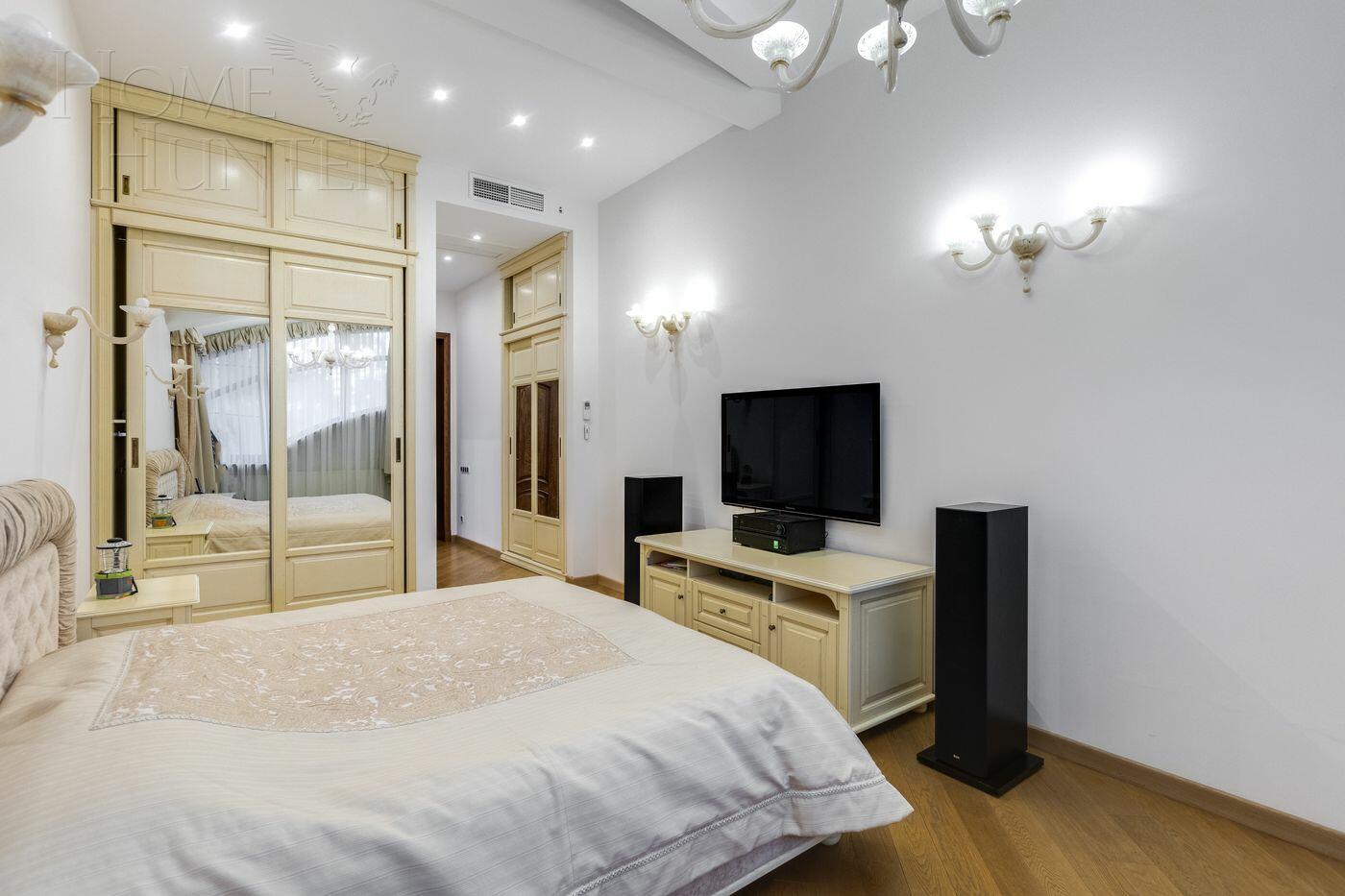2-этажный коттедж 880 м² с отделкой