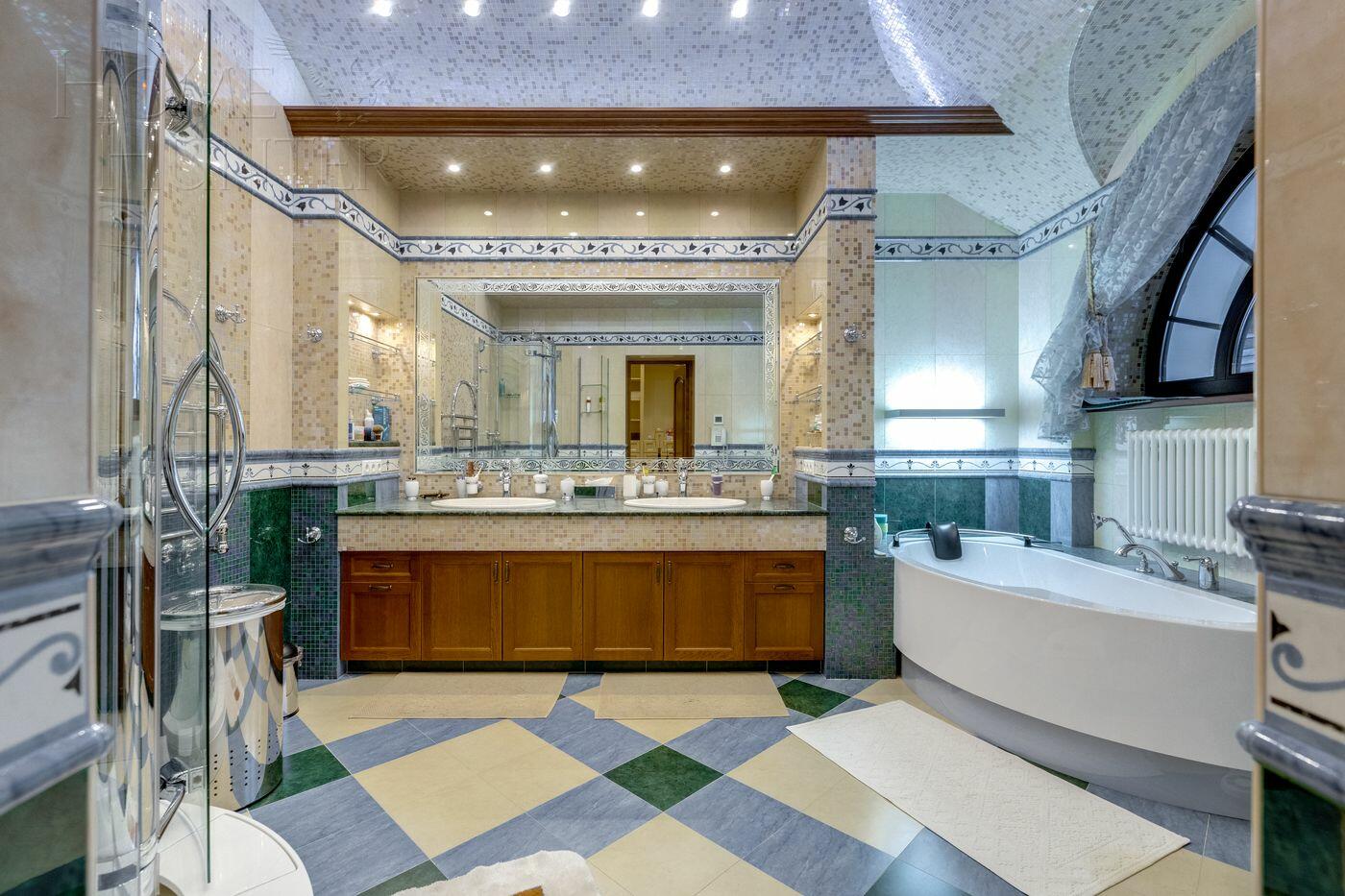 2-этажный коттедж 880 м² с отделкой