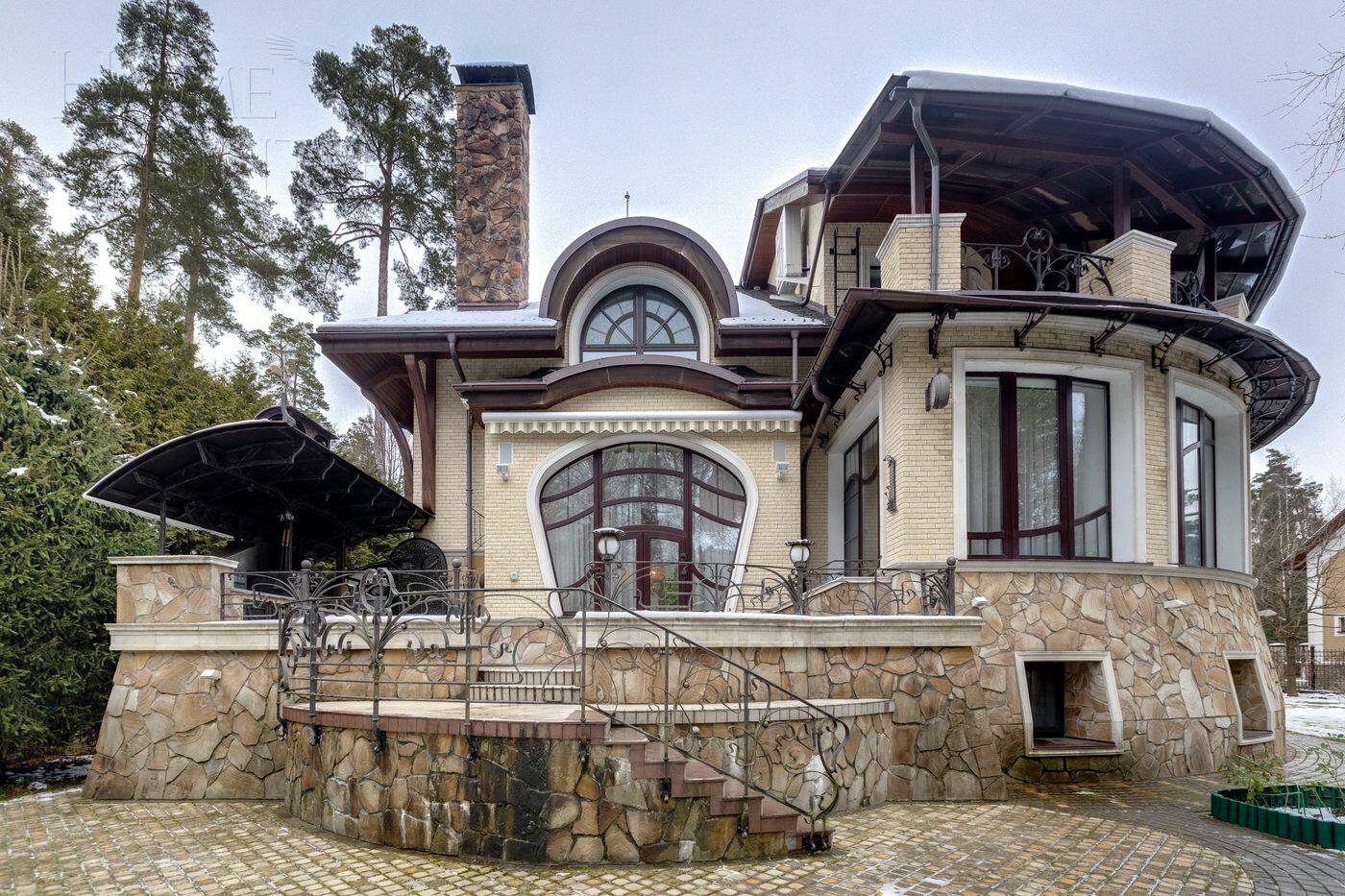 2-этажный коттедж 880 м² с отделкой
