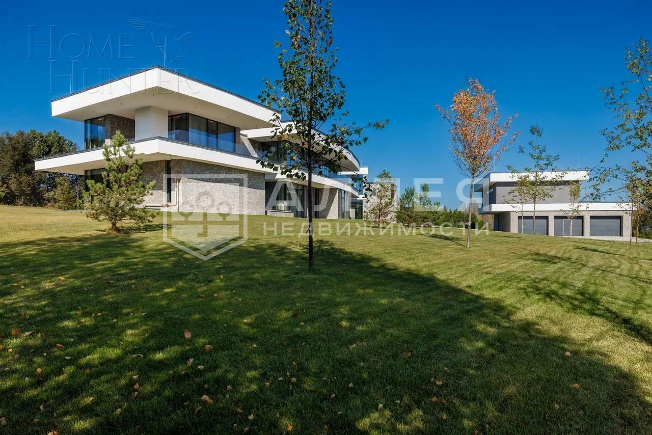 2-этажный коттедж 1 873.5 м² с отделкой