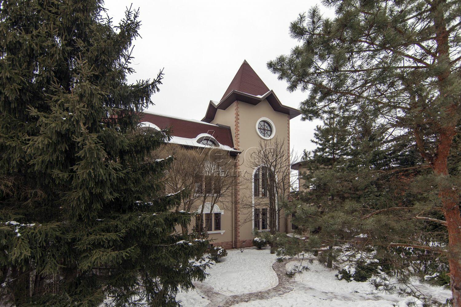 2-этажный коттедж 1 100 м² с отделкой