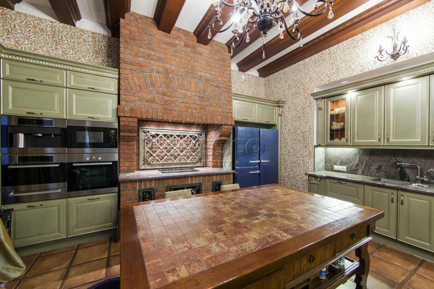 2-этажный коттедж 1 100 м² с отделкой