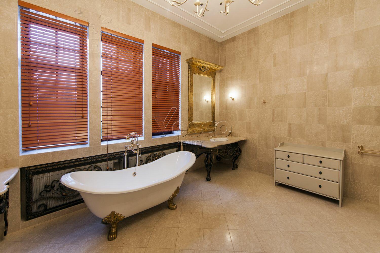 2-этажный коттедж 1 100 м² с отделкой