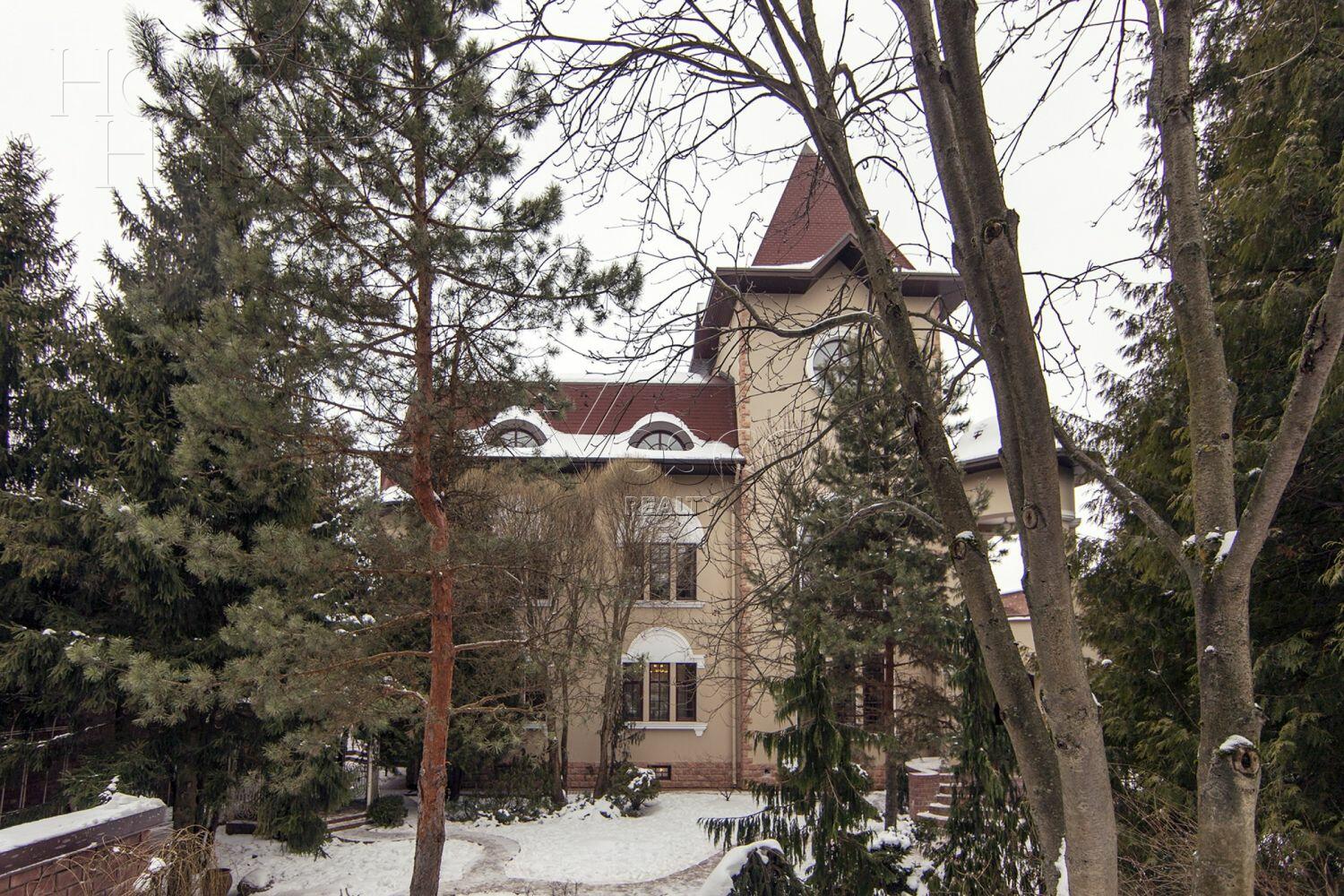 2-этажный коттедж 1 100 м² с отделкой