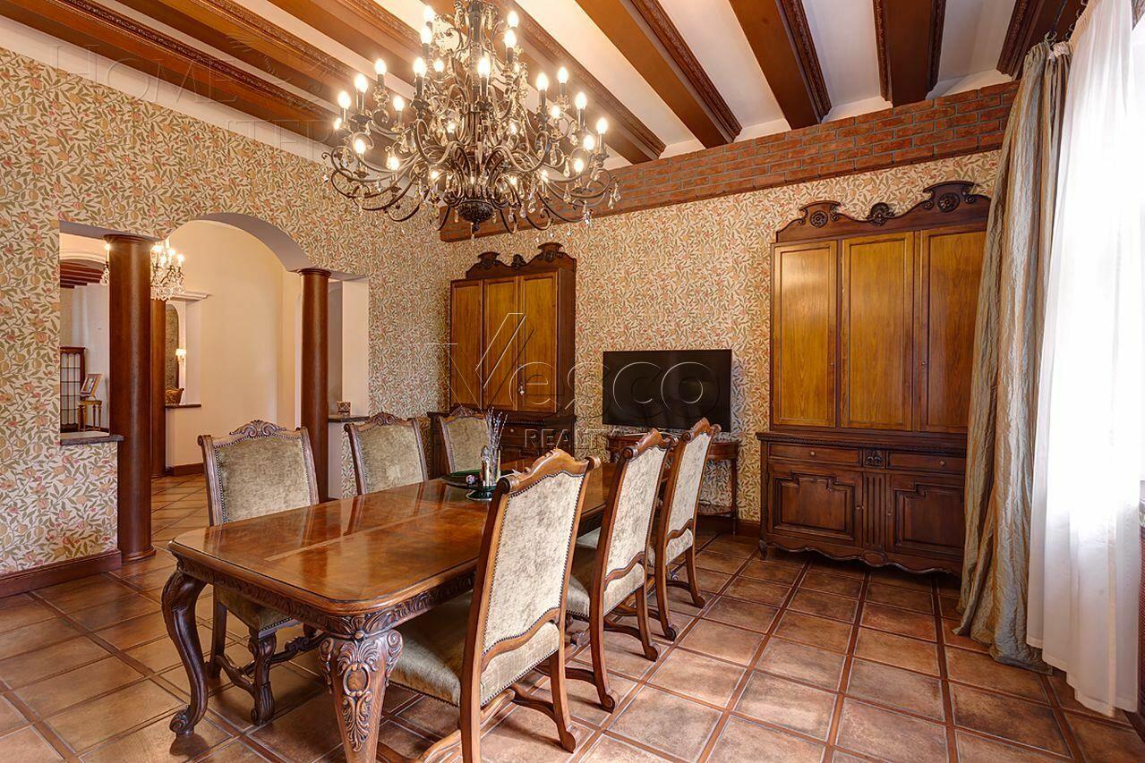 2-этажный коттедж 1 100 м² с отделкой