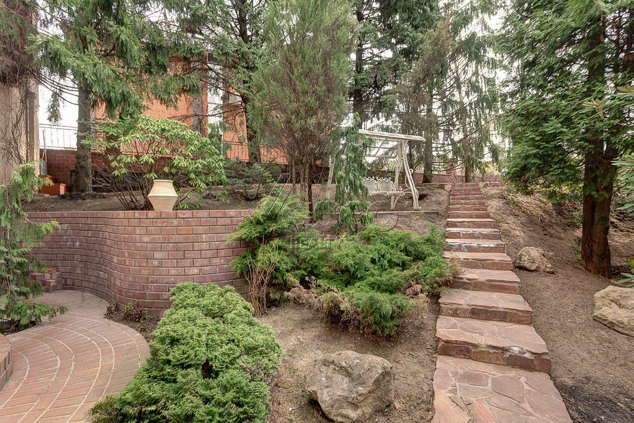 2-этажный коттедж 1 100 м² с отделкой