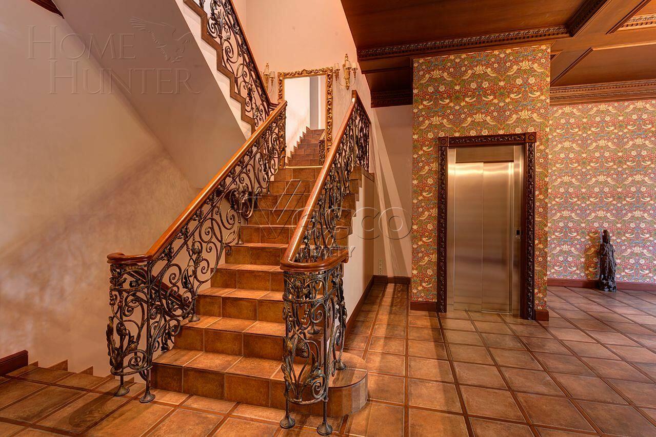 2-этажный коттедж 1 100 м² с отделкой