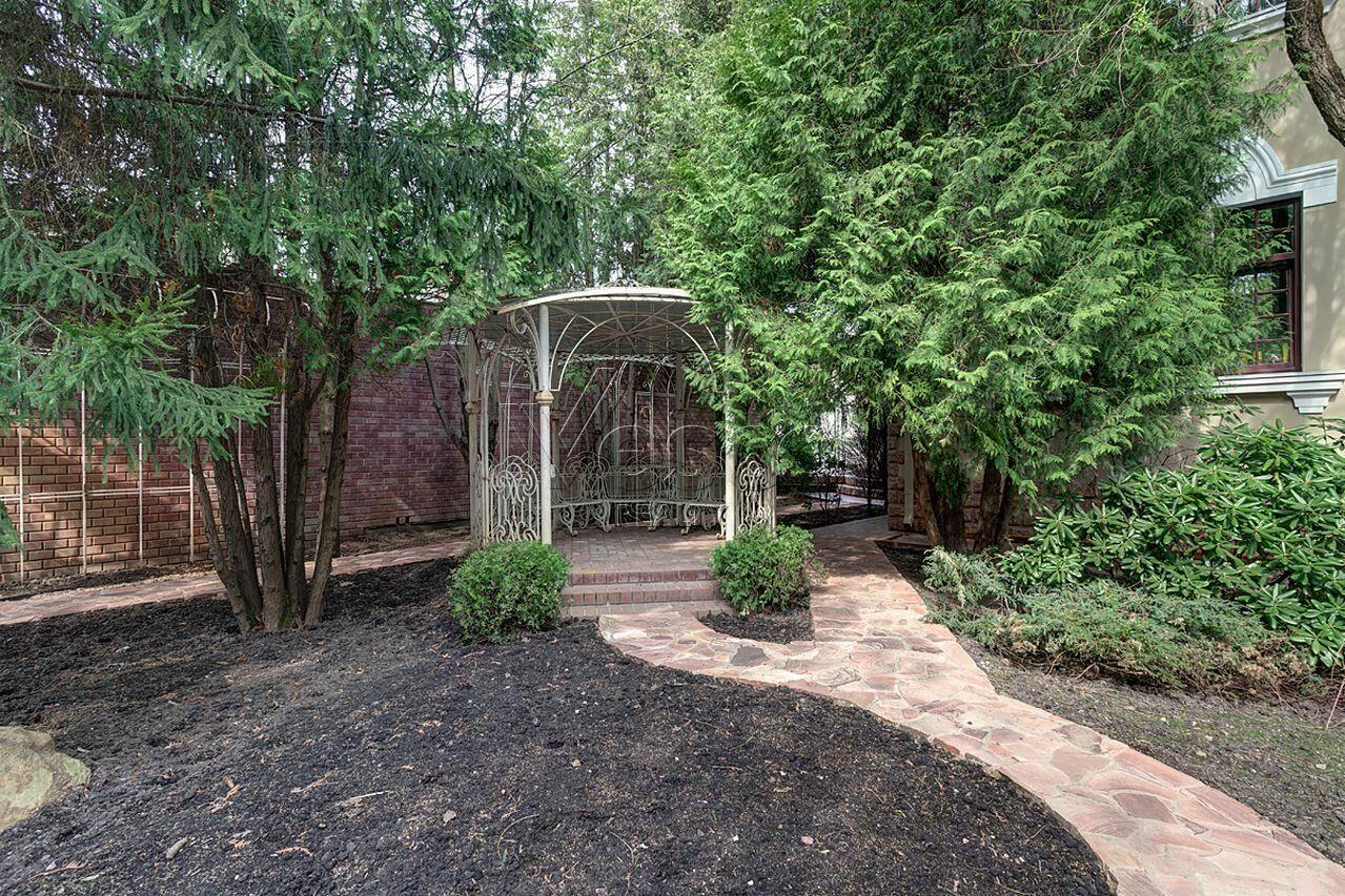 2-этажный коттедж 1 100 м² с отделкой