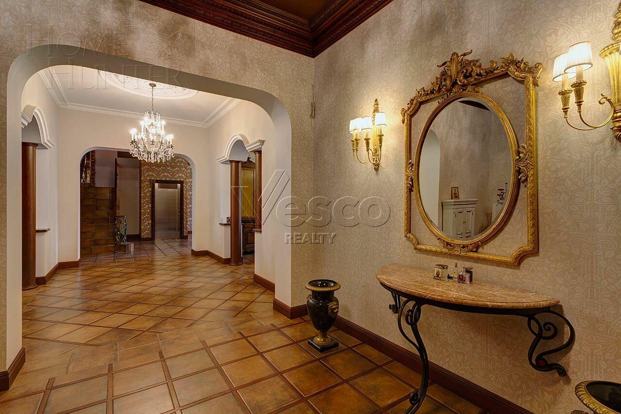 2-этажный коттедж 1 100 м² с отделкой