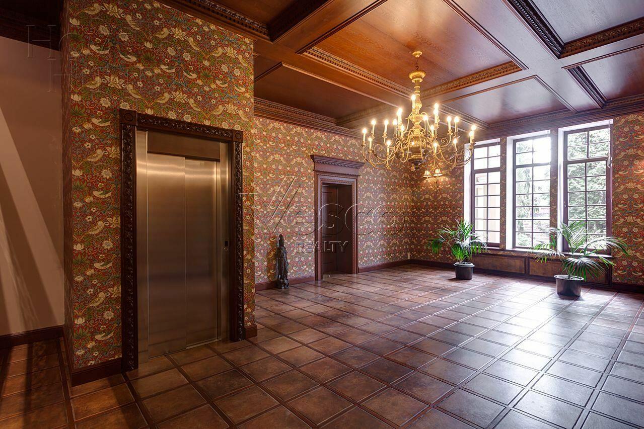 2-этажный коттедж 1 100 м² с отделкой