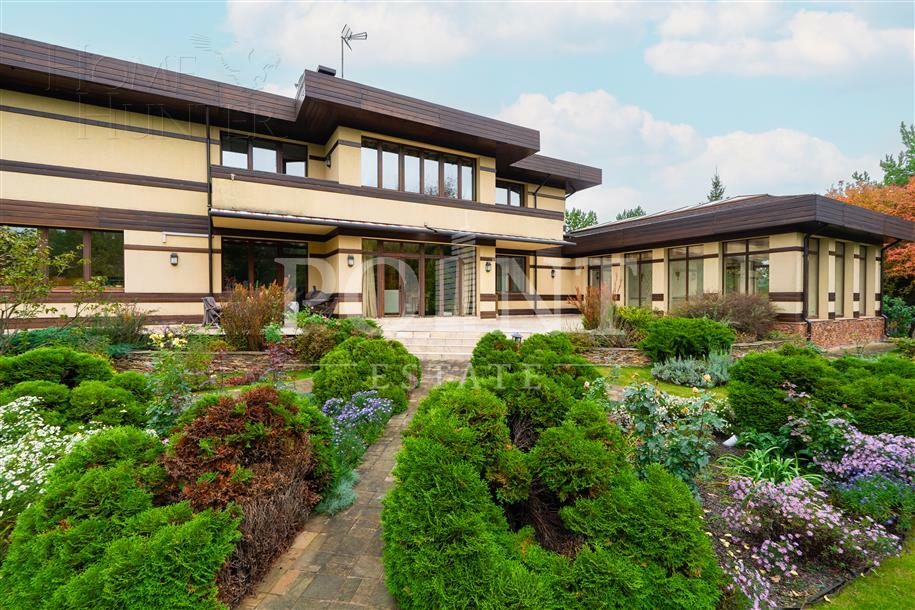 2-этажный коттедж 750 м² с отделкой