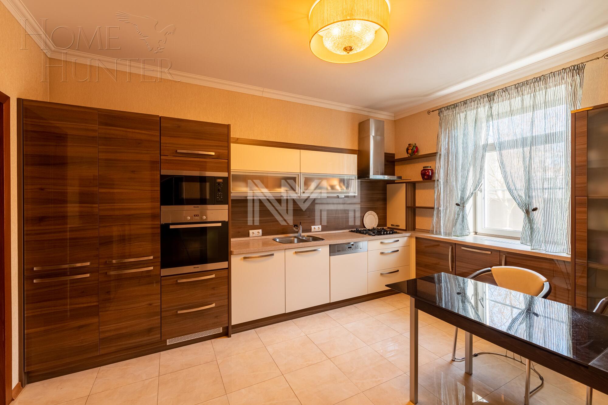 2-этажный коттедж 425 м² с отделкой