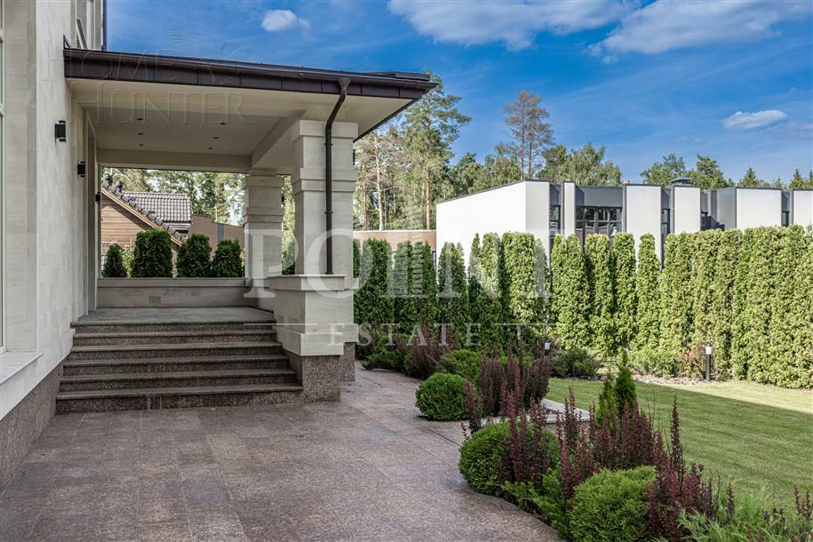 2-этажный коттедж 700 м² с отделкой