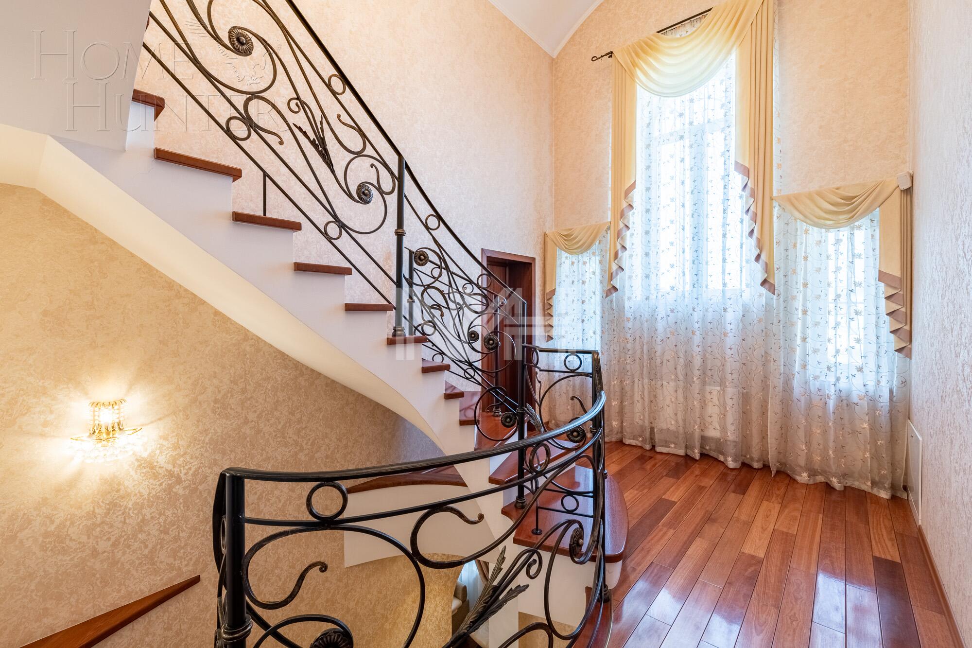 2-этажный коттедж 425 м² с отделкой