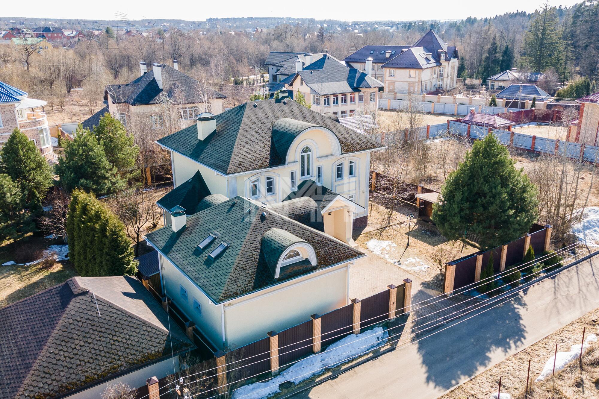 2-этажный коттедж 425 м² с отделкой