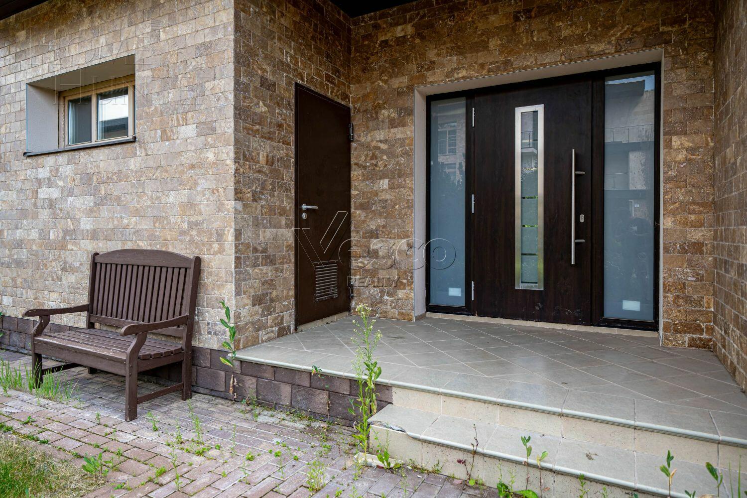 3-этажный таунхаус 323 м² без отделки