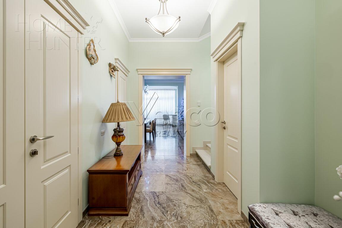 3-этажный таунхаус 275 м² с отделкой