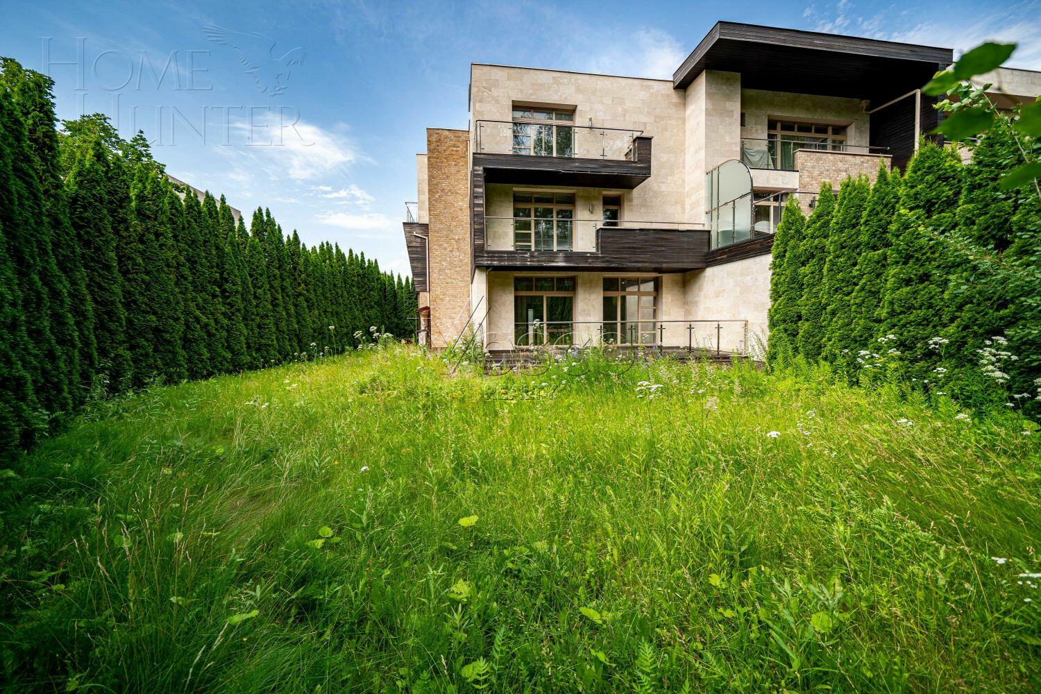 3-этажный таунхаус 323 м² без отделки